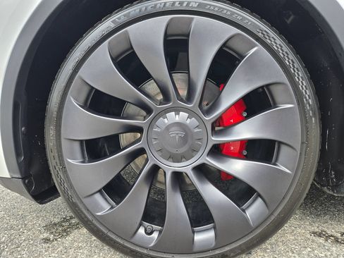 Used 2023 Tesla Model Y Performance AWD/4WD image 33