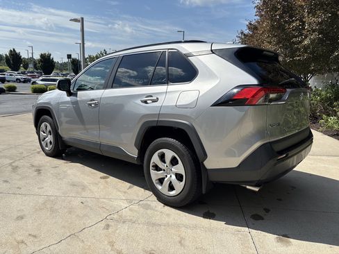Used 2021 Toyota RAV4 LE AWD/4WD image 7