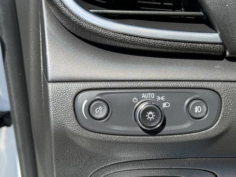 Used 2020 Buick Encore Sport Touring AWD/4WD image 17