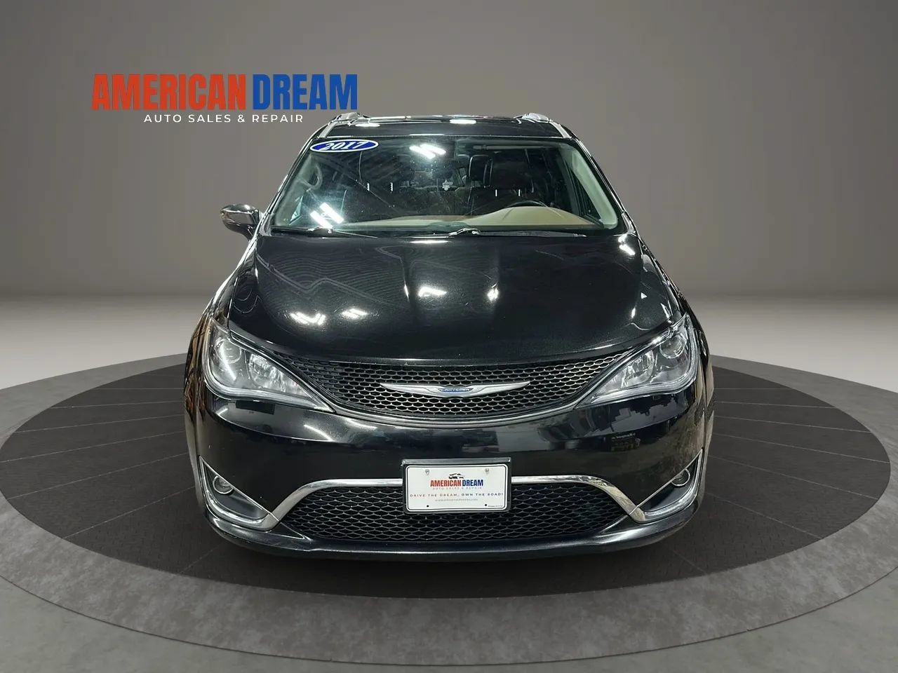 Used 2017 Chrysler Pacifica Limited w/ Tire & Wheel Group FWD image 7