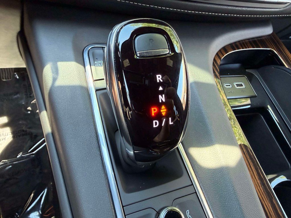 Certified 2024 Cadillac Escalade Luxury AWD/4WD image 25