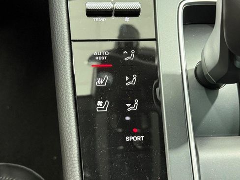 New 2026 Porsche Macan image 22