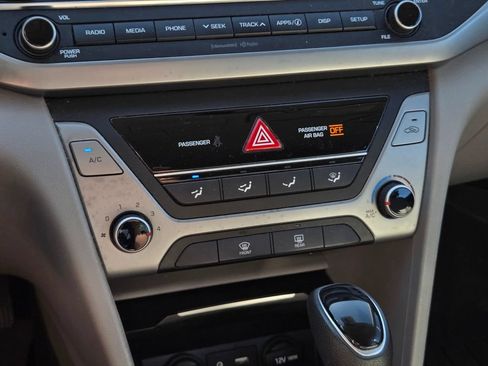 Used 2018 Hyundai Elantra SEL FWD image 28