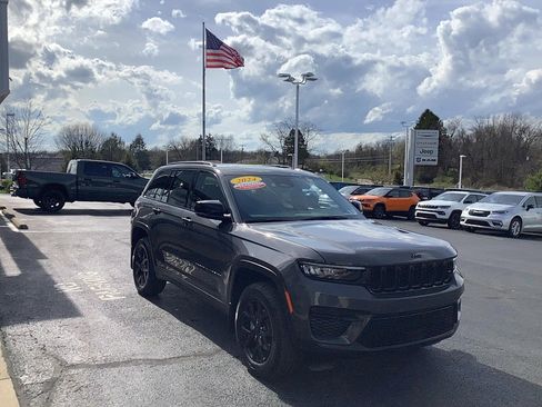 Certified 2024 Jeep Grand Cherokee Altitude image 3