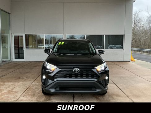 Used 2022 Toyota RAV4 XLE Premium image 2