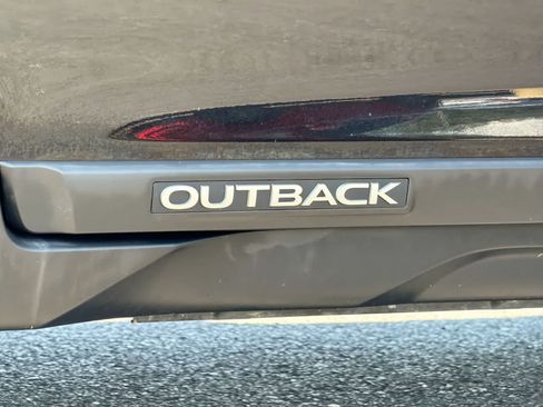 Used 2018 Subaru Outback 2.5i Premium AWD/4WD image 13