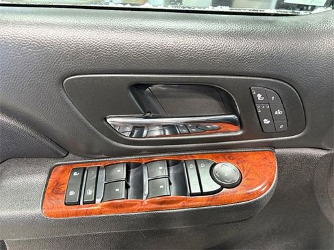 Used 2014 GMC Yukon SLT w/ SLT-2 Equipment Package image 17