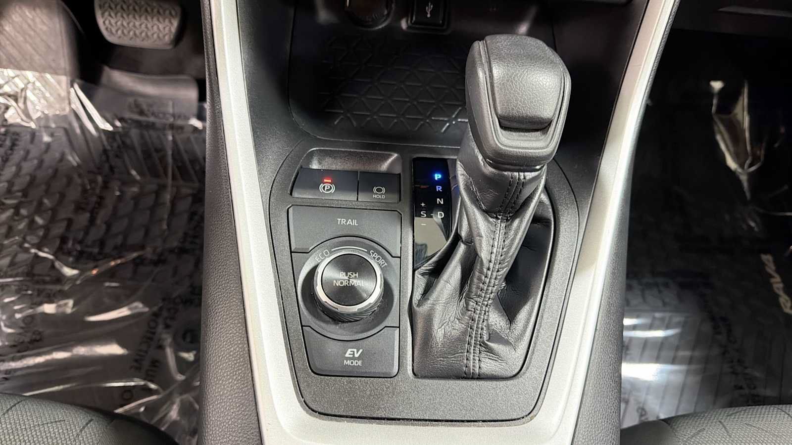 Used 2020 Toyota RAV4 XLE AWD/4WD image 21