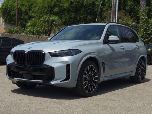 Used 2024 BMW X5 xDrive50e w/ Executive Package AWD/4WD image 3