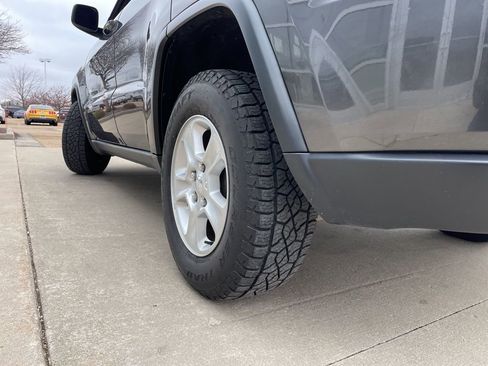 Used 2017 Jeep Grand Cherokee Laredo w/ Quick Order Package 23E image 17