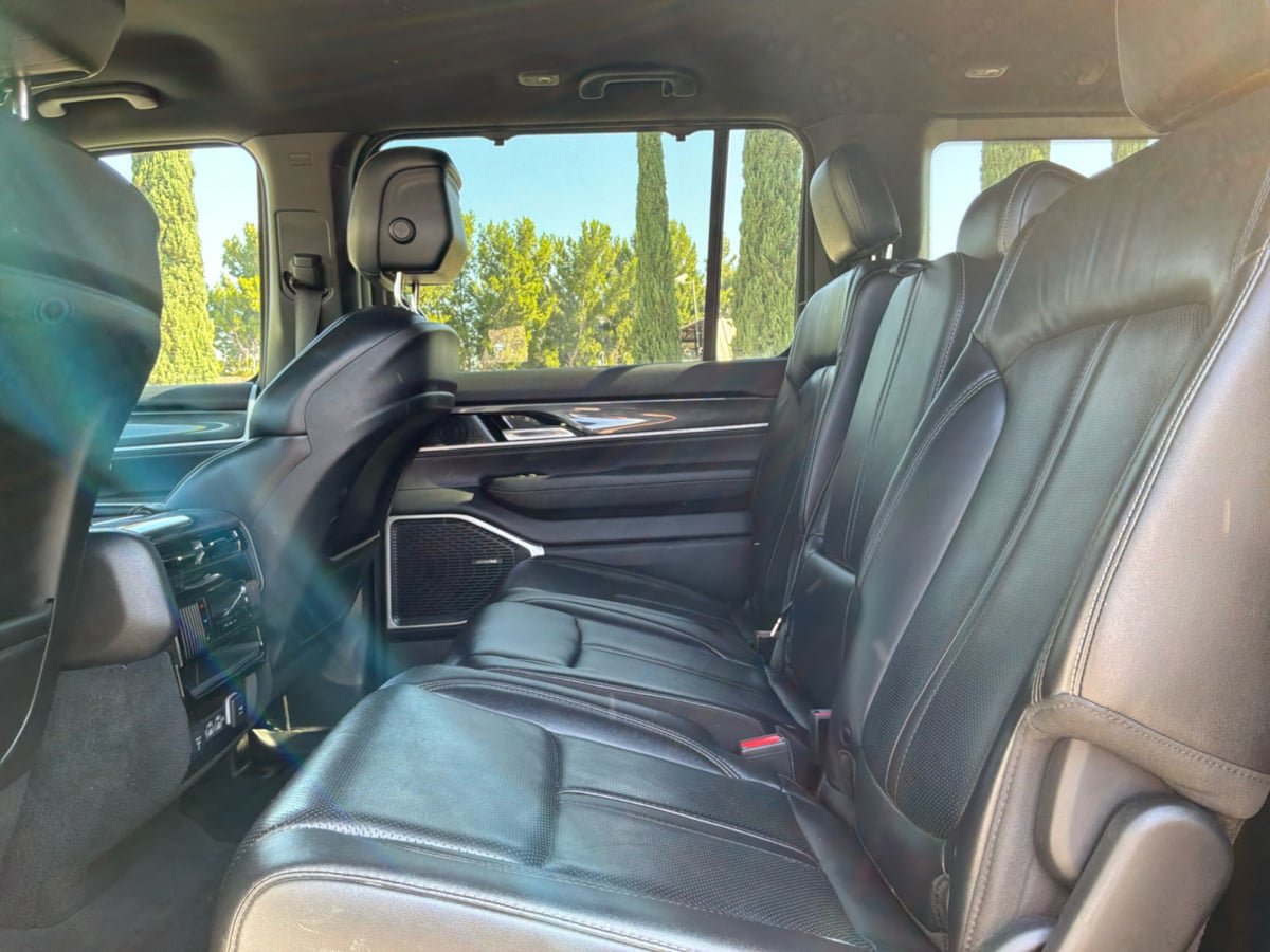 Used 2023 Jeep Wagoneer 2WD w/ Convenience Group I image 17