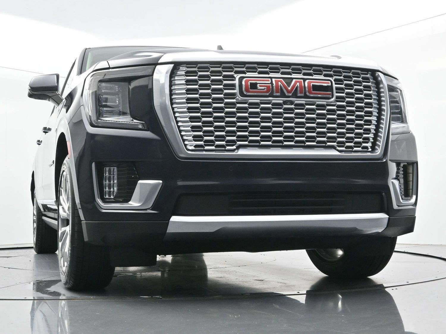Used 2023 GMC Yukon XL Denali AWD/4WD image 52