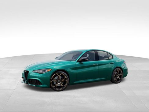 Used 2025 Alfa Romeo Giulia w/ Driving Assist Package RWD image 2