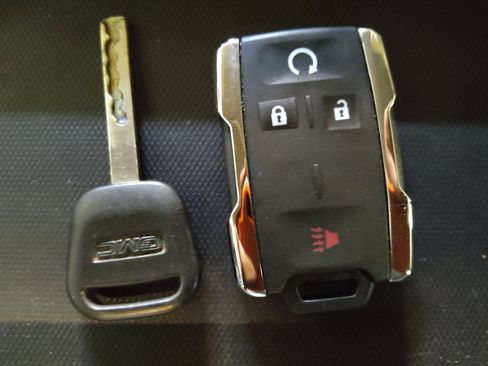 Used 2015 GMC Sierra 1500 SLE w/ SLE Value Package image 32