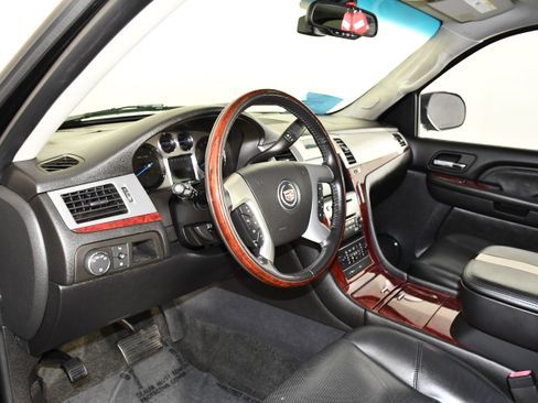 Used 2007 Cadillac Escalade AWD w/ Information Package image 37