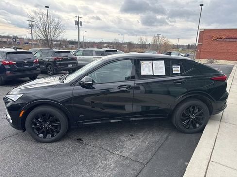 Used 2025 Buick Envista Sport Touring image 3