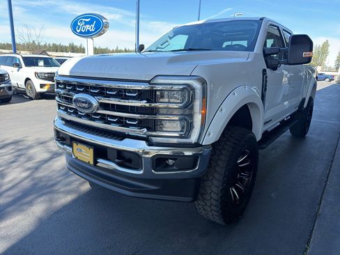 Used 2025 Ford F350 Lariat w/ Camper Package image 3