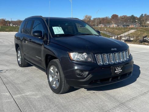Used 2014 Jeep Compass Latitude image 3