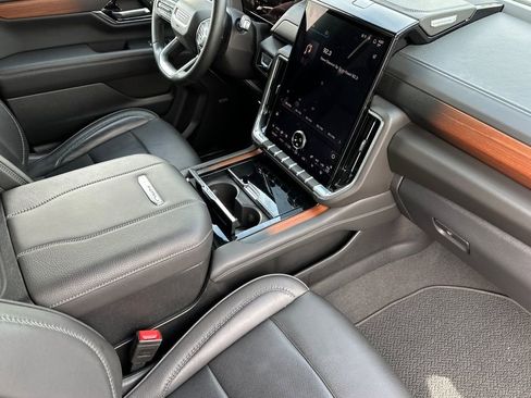 Used 2025 GMC Yukon Denali image 17