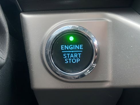 Certified 2021 Ford F150 XLT w/ Equipment Group 302A High image 19