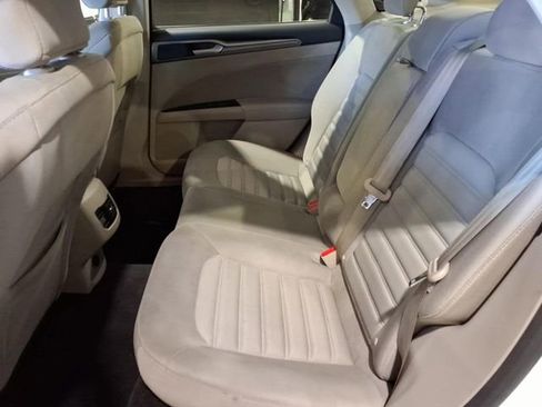 Used 2017 Ford Fusion SE FWD image 11