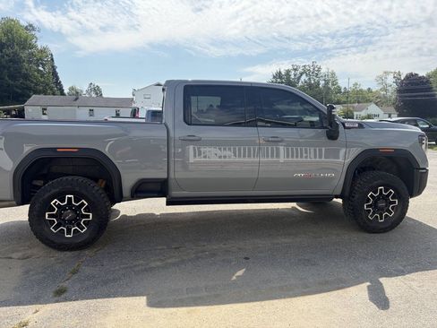 Used 2024 GMC Sierra 2500 AT4X AWD/4WD image 9