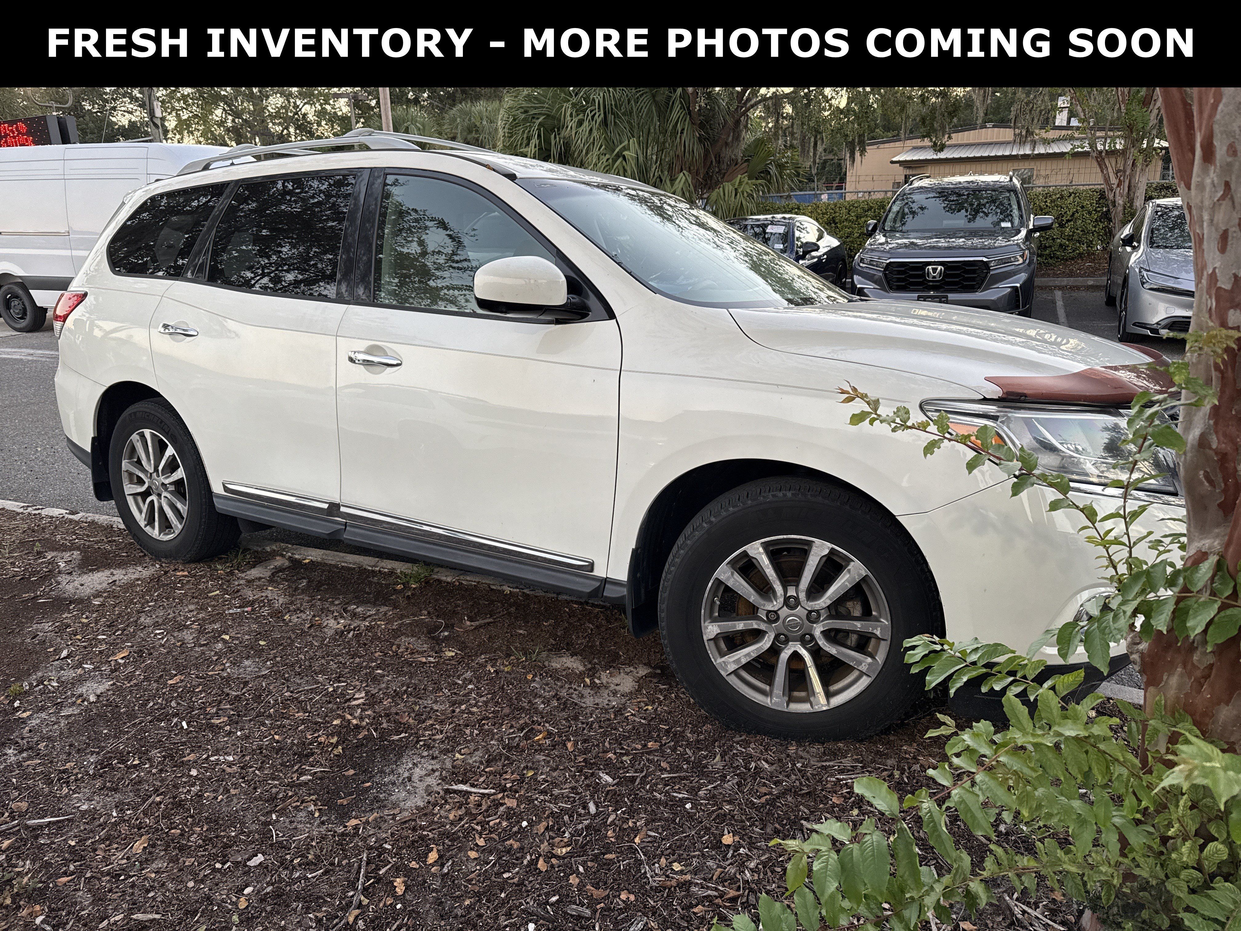 Used 2015 Nissan Pathfinder SL w/ SL Tech Package FWD image 1