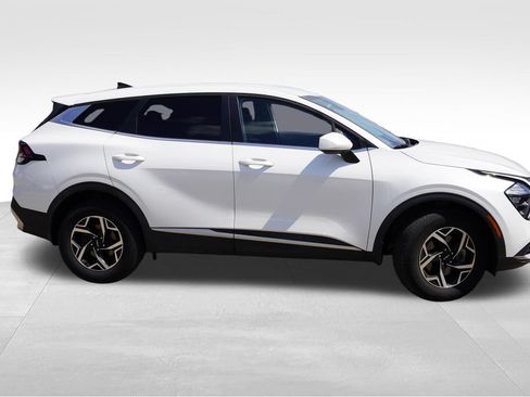 Used 2023 Kia Sportage LX AWD/4WD image 2