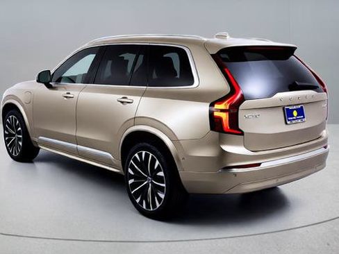 New 2026 Volvo XC90 T8 Plus w/ Protection Package Premier AWD/4WD image 5