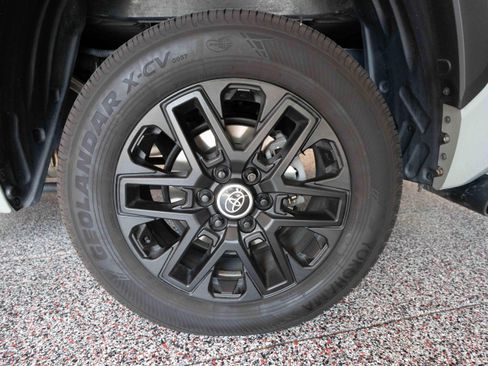 Used 2024 Toyota Tundra Limited AWD/4WD image 28