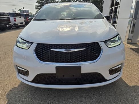 New 2026 Chrysler Pacifica Select image 3