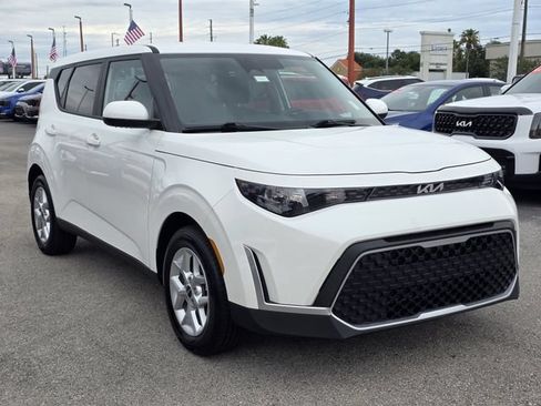 Certified 2025 Kia Soul LX w/ LX Technology Package FWD image 4