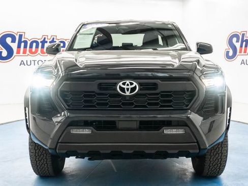 Used 2025 Toyota Tacoma TRD Off-Road AWD/4WD image 12