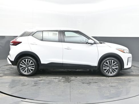 Used 2021 Nissan Kicks SV image 8