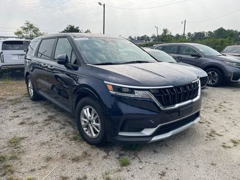 Used 2022 Kia Carnival LX FWD image 1