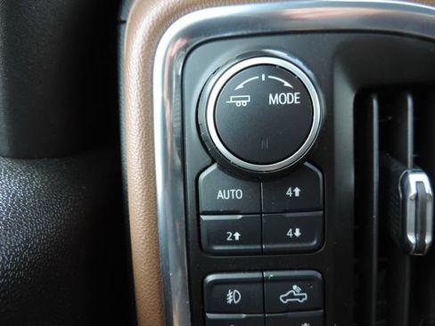 Used 2020 Chevrolet Silverado 1500 High Country w/ Technology Package AWD/4WD image 29