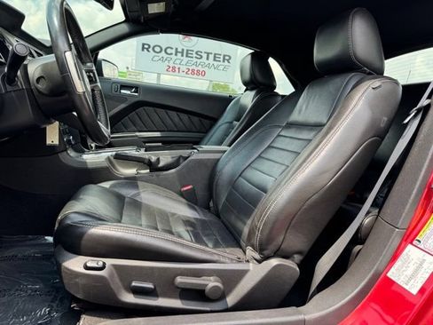 Used 2010 Ford Mustang Premium RWD image 4