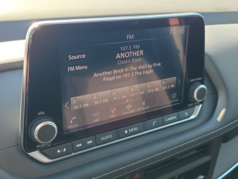 Used 2025 Nissan Rogue S image 26