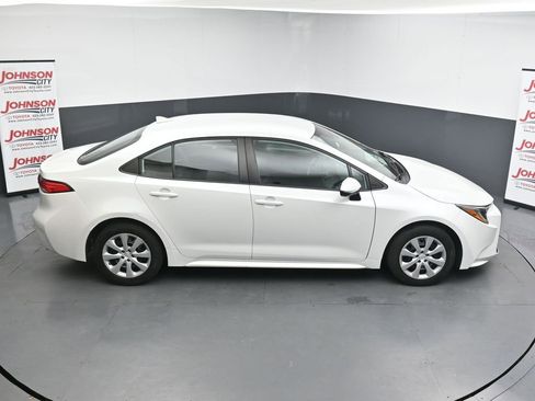 Used 2022 Toyota Corolla LE FWD image 17