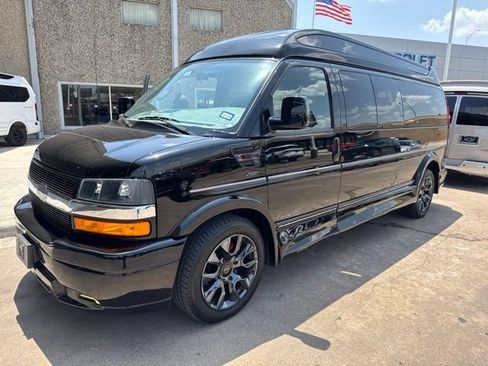 Used 2023 Chevrolet Express 2500 Extended RWD image 2