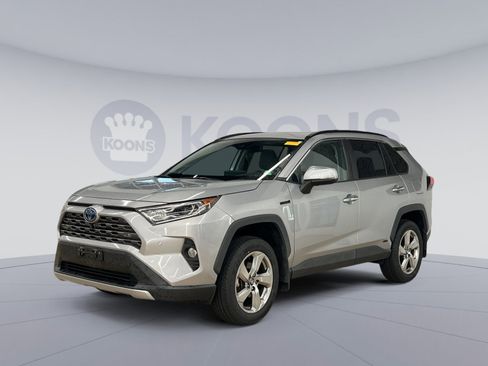 Used 2020 Toyota RAV4 Limited image 1