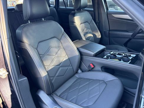 Used 2025 Volkswagen Atlas Cross Sport SE AWD/4WD image 38