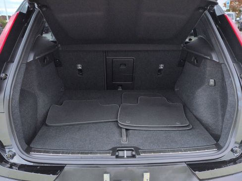 Certified 2025 Volvo XC40 B5 Plus image 26