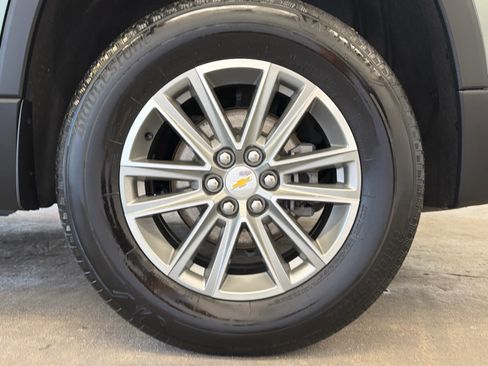 Used 2023 Chevrolet Traverse LT FWD image 10