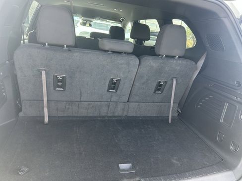 Used 2025 GMC Acadia Elevation image 9