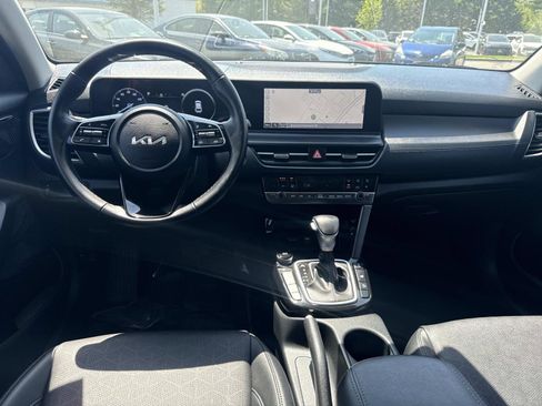 Used 2024 Kia Seltos EX AWD/4WD image 14