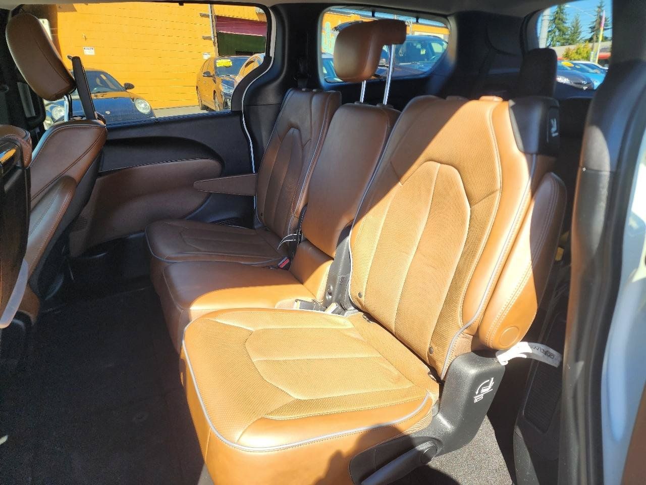 Used 2018 Chrysler Pacifica Limited w/ Advanced Safetytec Group FWD image 24