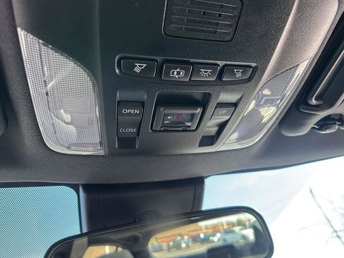 Used 2020 Toyota Corolla SE w/ SE Premium Package image 38