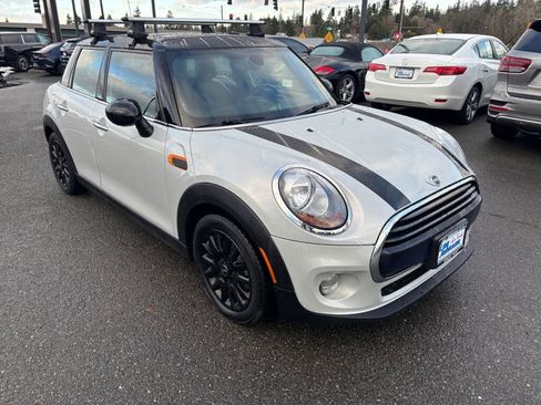 Used 2016 MINI Cooper 4-Door Hardtop image 3