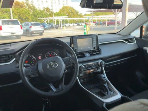Used 2021 Toyota RAV4 XLE w/ Convenience Package image 11